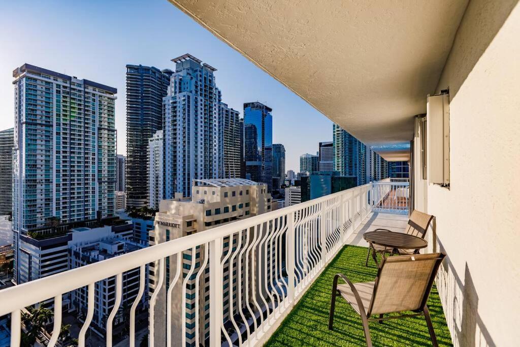 Upscale Brickell 3 Bedroom With Water Views And Free Parking Маями Екстериор снимка