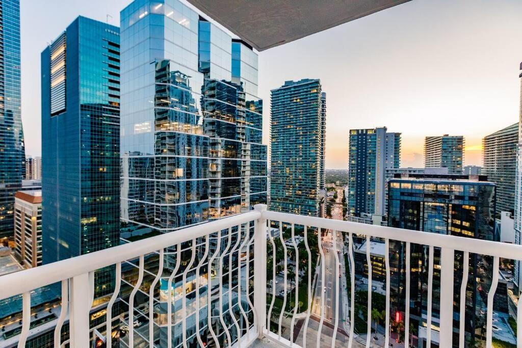 Upscale Brickell 3 Bedroom With Water Views And Free Parking Маями Екстериор снимка