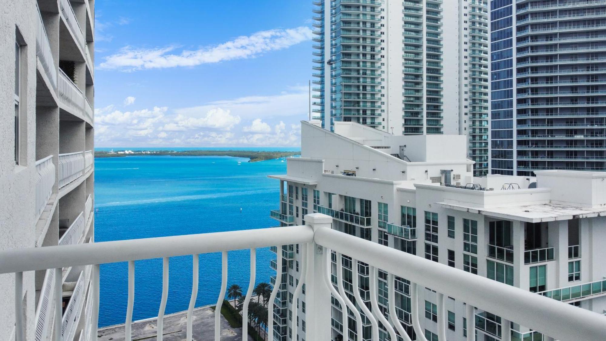 Upscale Brickell 3 Bedroom With Water Views And Free Parking Маями Екстериор снимка
