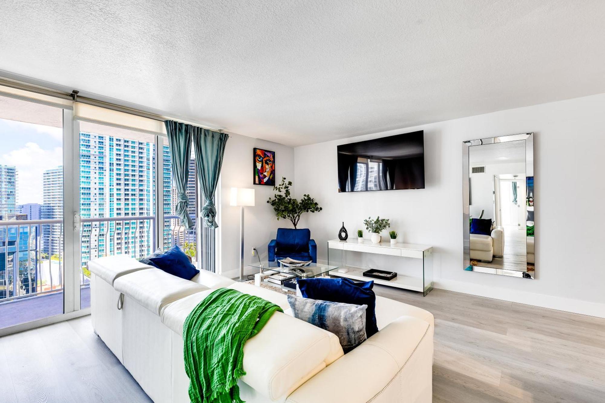 Upscale Brickell 3 Bedroom With Water Views And Free Parking Маями Екстериор снимка