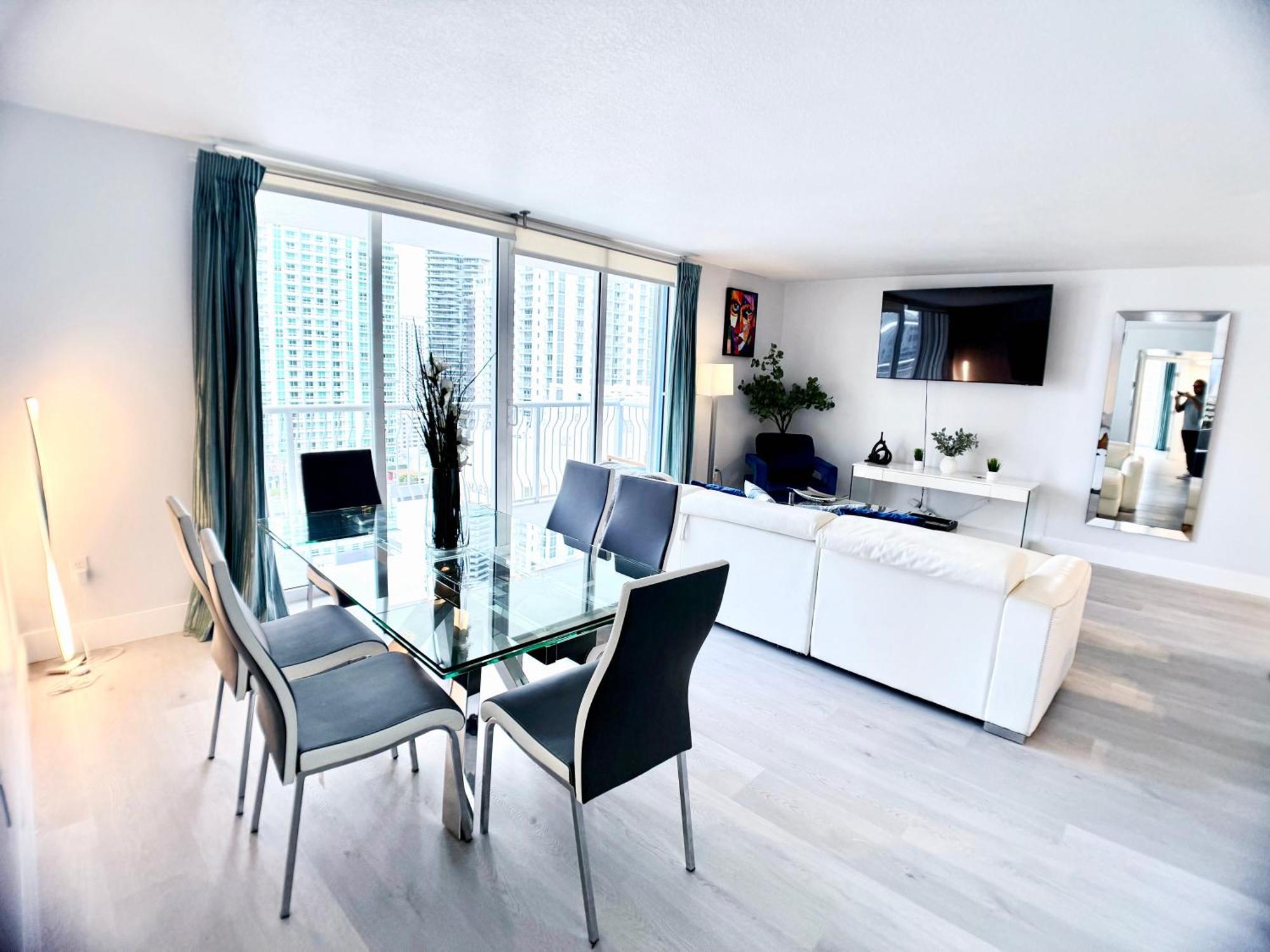Upscale Brickell 3 Bedroom With Water Views And Free Parking Маями Екстериор снимка